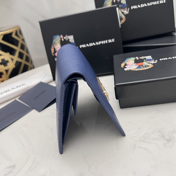 プラダ財布コピー側面デザイン